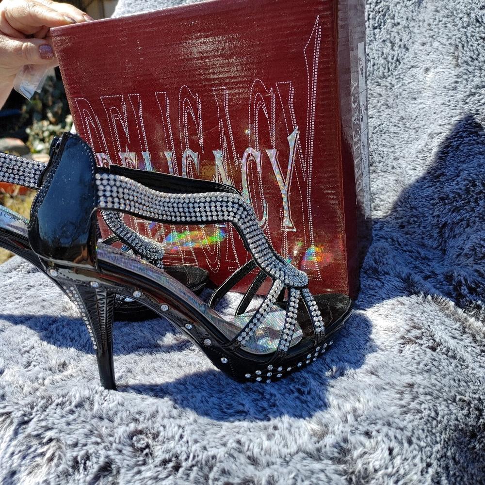 Delicacy Black w/stones  heel's